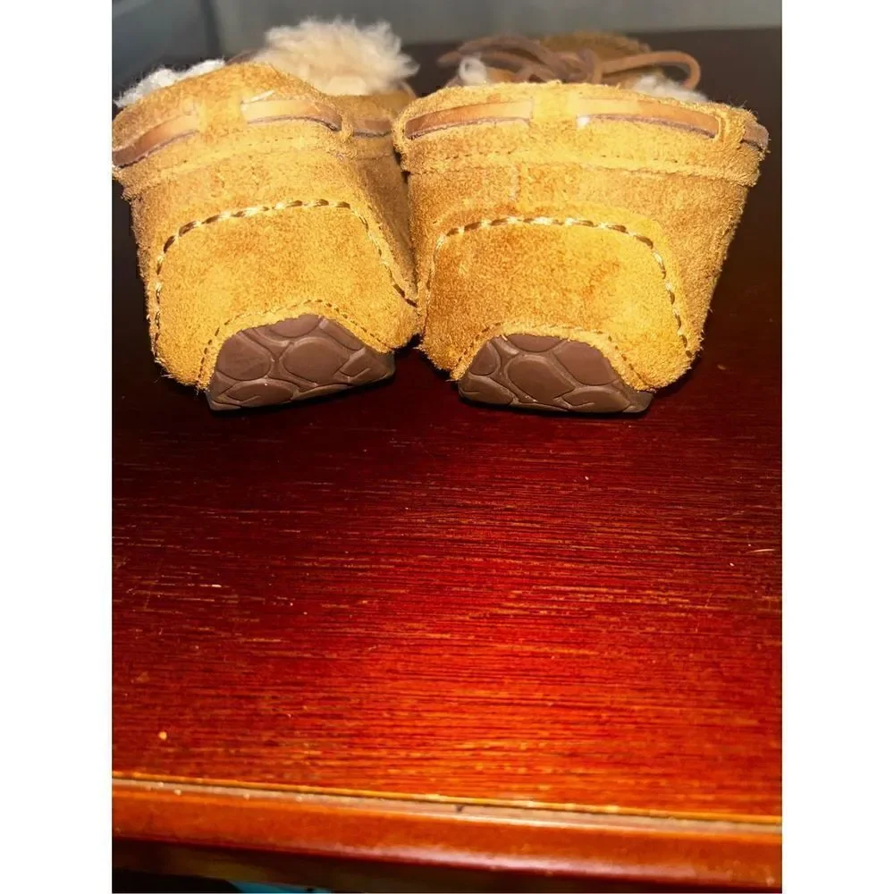 Ugg Dakota Moccasins size 4 girls